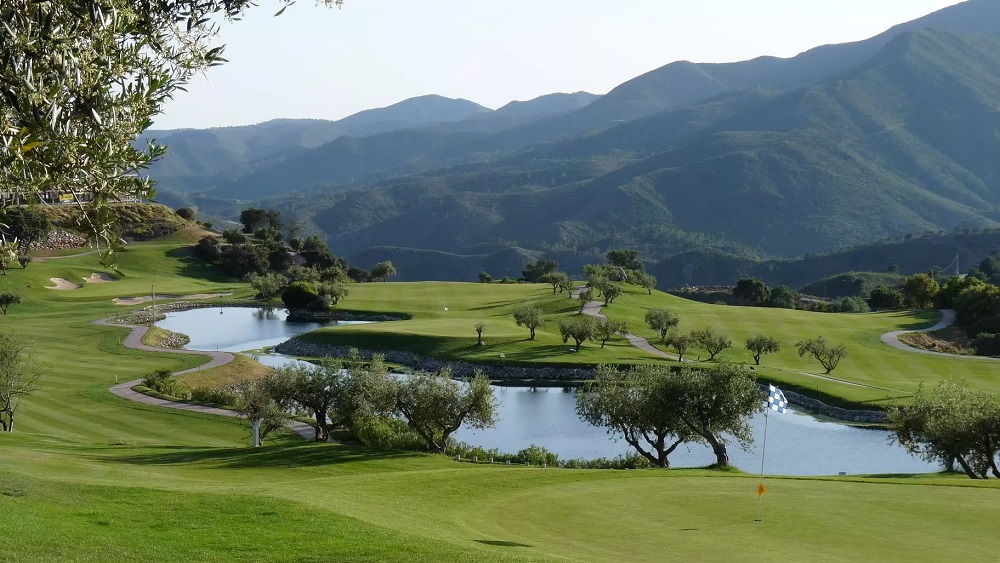 Panoramic view of the mountains surrounding the Alhaurín Golf Resort's 7th hole.