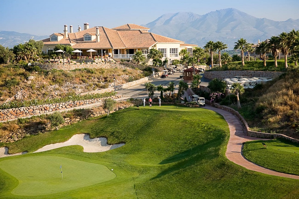 The magnific Alhaurín Golf Resort, the best place for playing golf in Malaga.