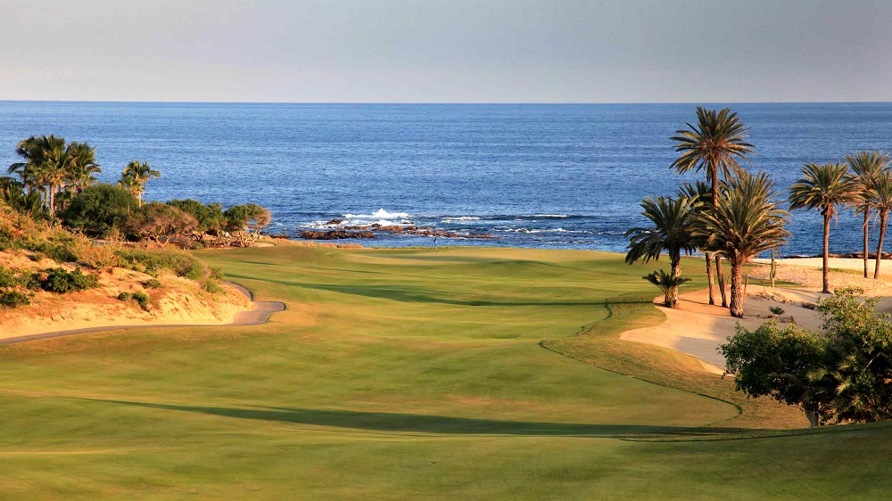 The 4th hole on Cabopino Golf Marbella, a wonderful view of the sea.