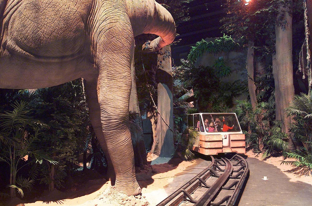 The Terra Colossus roller coaster in Dinópolis.