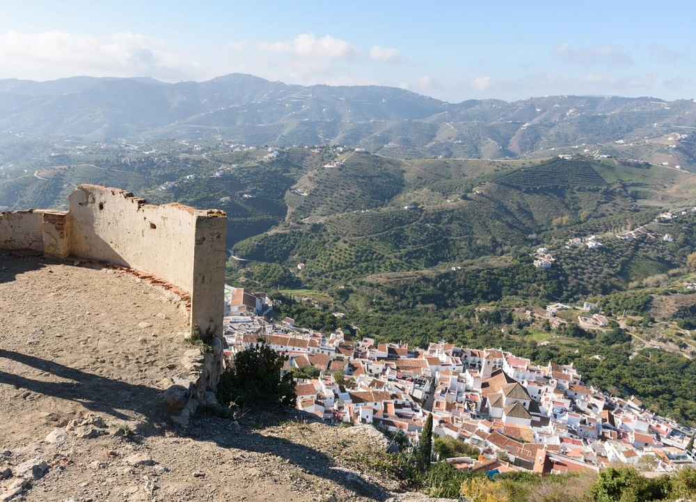 Views of Frigiliana and the sky from the Castle of Lizar.