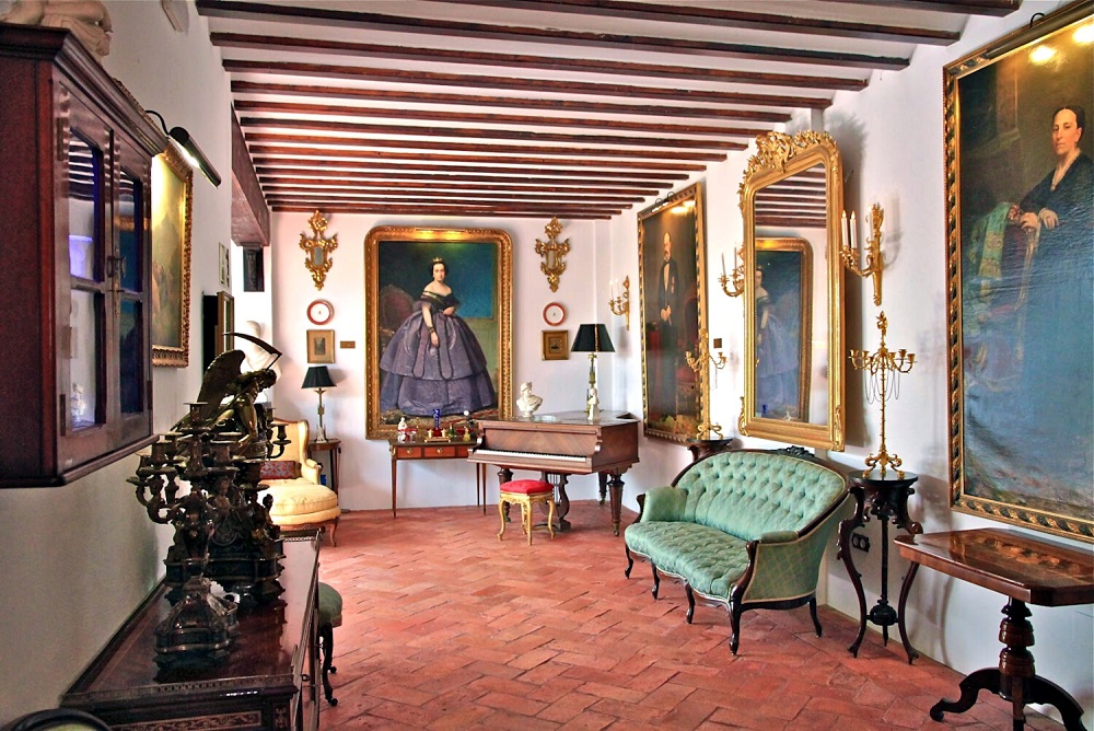 The old mansion rooms that are located in the Museo del Vidrio y Cristal from Malaga.