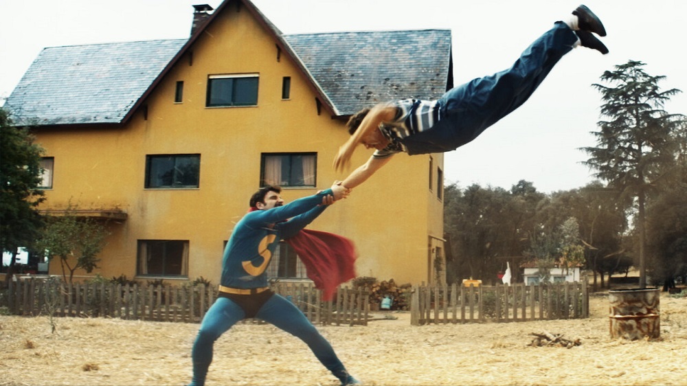 A screenshot from Superlópez live action, the scene where he is defeating a childhood friend.
