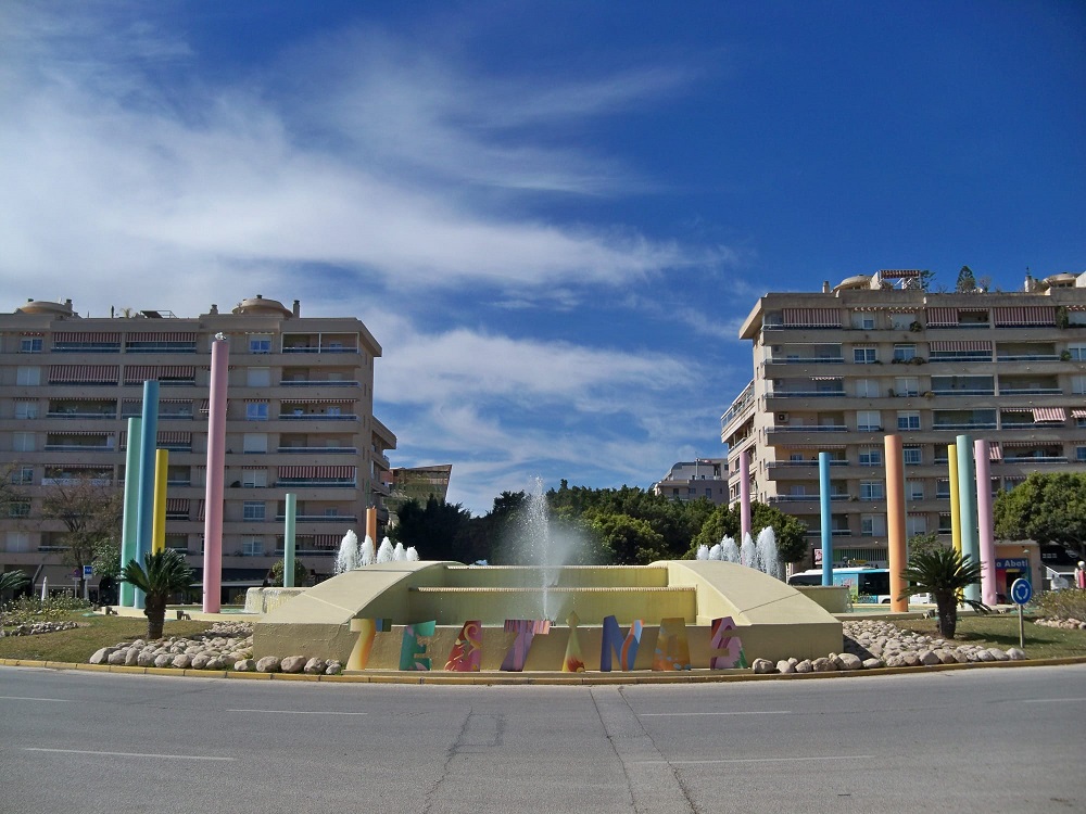 A view of Teatinos, with a modern fountain.