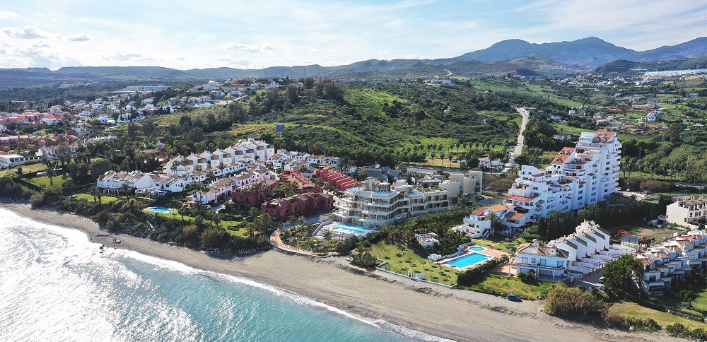 Aerial view of Estepona showcasing its expansive coastline, historic old town, and surrounding landscapes.
