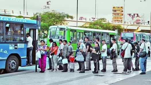 lining-up-for-bus-in-buenos-aires