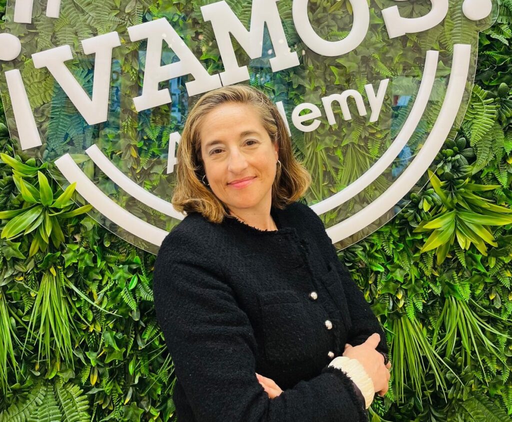 A member of our Málaga team at the green wall of Vamos Academy