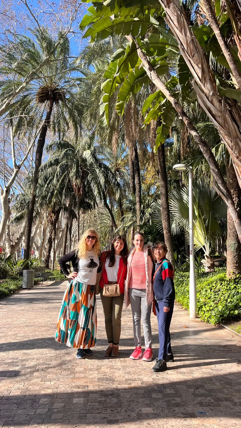 Paseo del Parque de Malaga con estudiantes